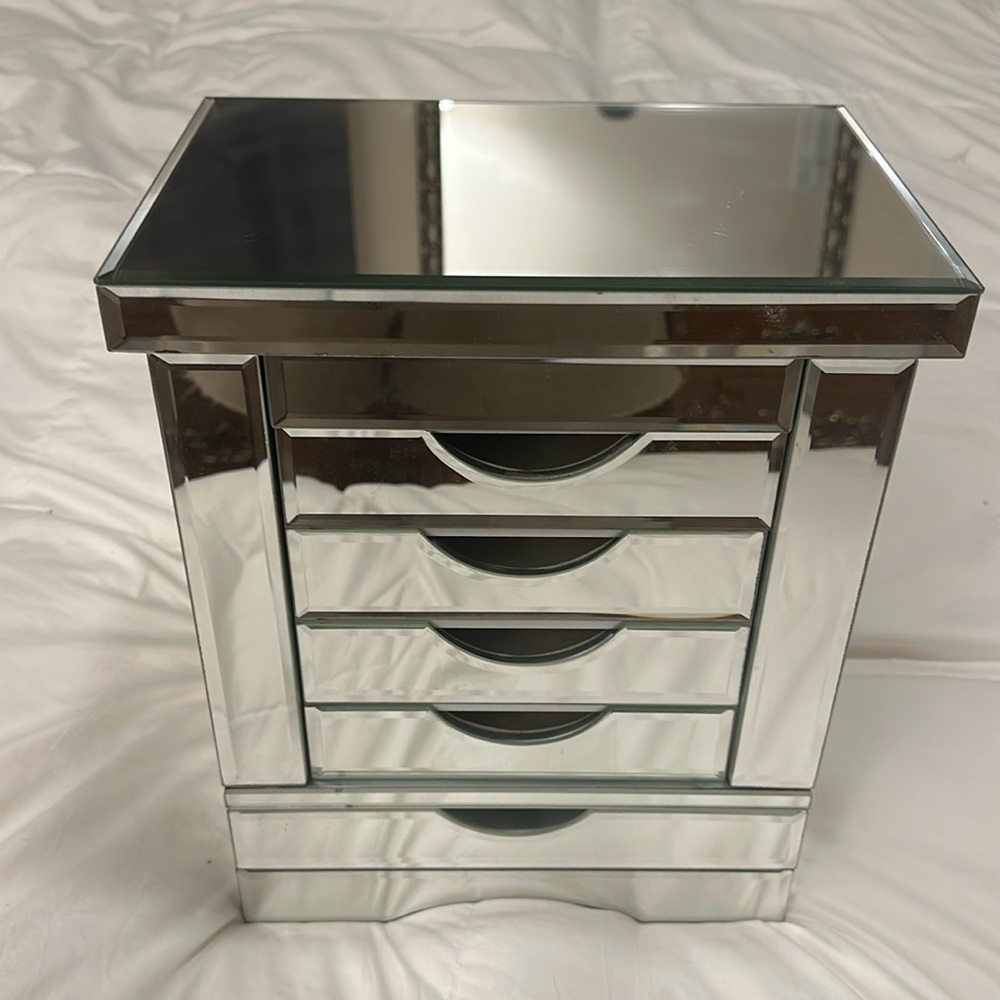 New with tag mirrored jewelry organizer